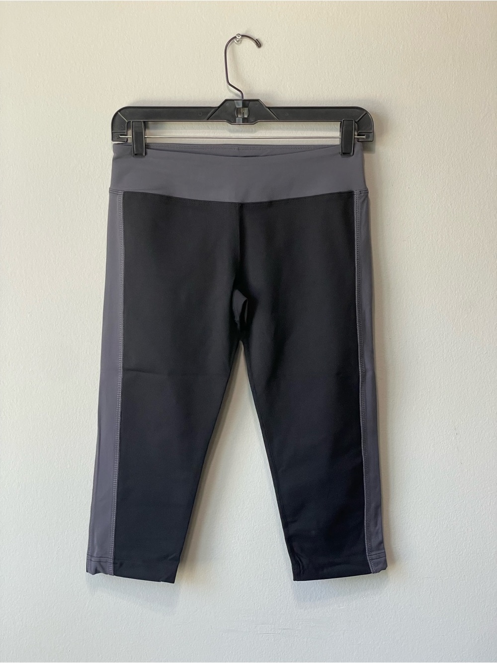 Hard Tail Black and Gray Cropped Performance Capris